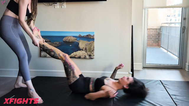All Star Studios - Sablique vs Greasy - Dominates her girlfriend by sitting on her face