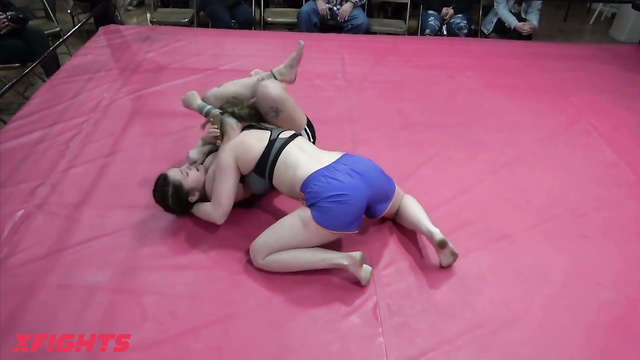 Freshfite Female Fighting - Victoria vs Sammie - Girls with dirty feet fight in the ring