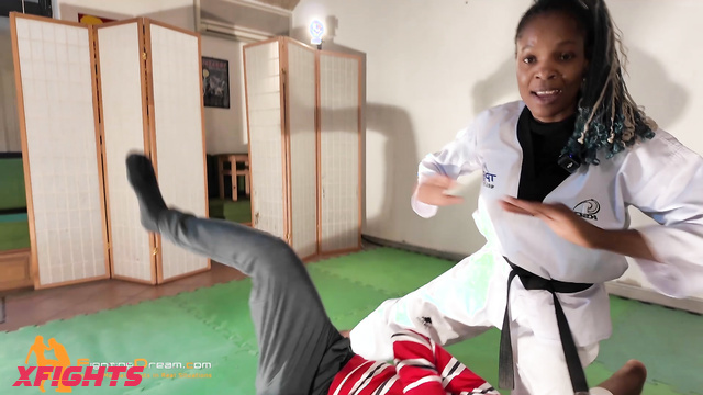 Fightingdream Video Store - Ebony girl shows karate moves on a guy