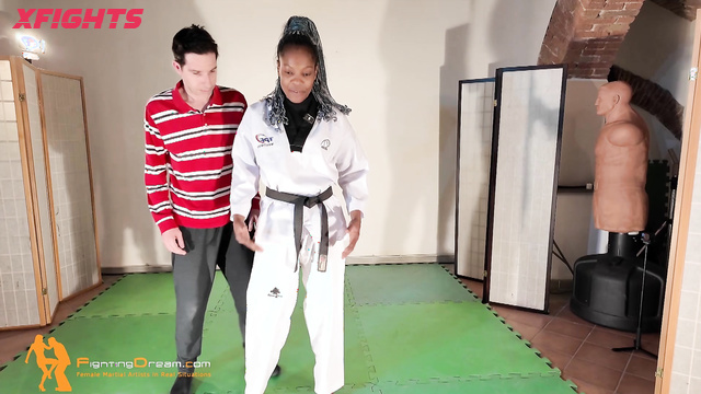 Fightingdream Video Store - Ebony girl shows karate moves on a guy