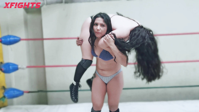 Insane Female Wrestling Clips - Girls had a brutal wrestling match in the ring