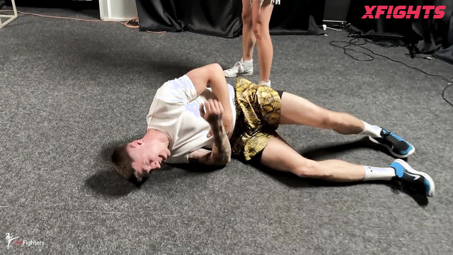Mixfights -  Amber - Sweet sexy blonde brutally beats a guy