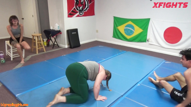 Grappling Girls In Action - Hardcore wrestling with a skinny and curvy girl
