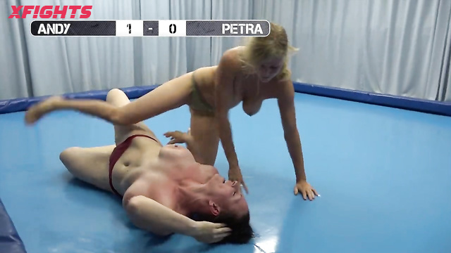 Fighting Dolls - Andy vs Petra