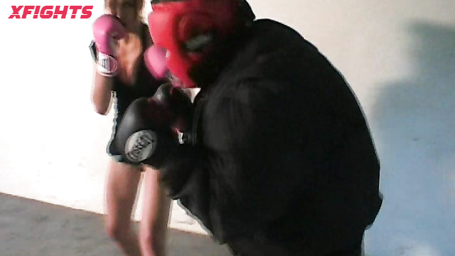 Girls Fighting - Lesly Boxing Session