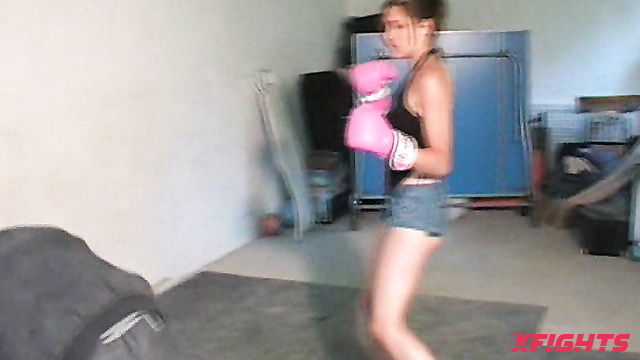 Girls Fighting - Lesly Boxing Session