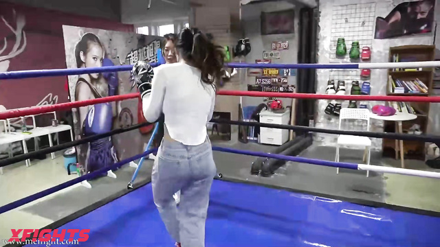 MF-FB54 Female boxing それまで, リュウ