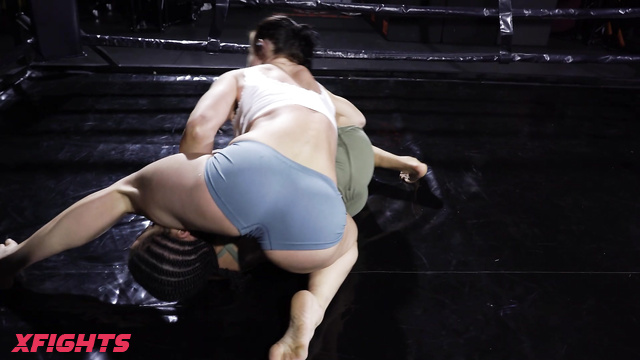 Female Wrestling Zone FWZ - Lara vs Sativa