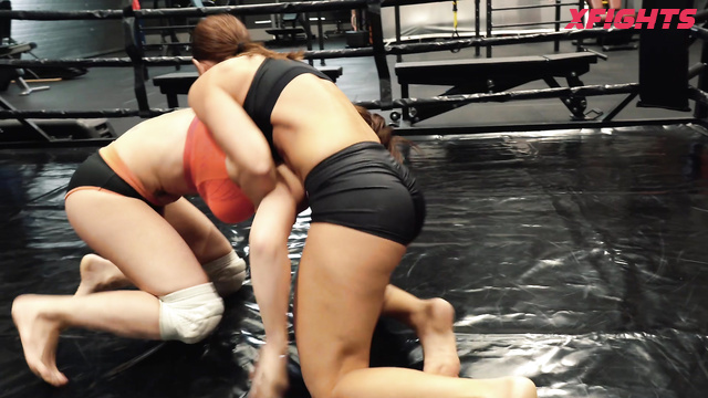 Female Wrestling Zone - Kim vs Zsuzsa