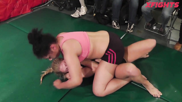 London Wrestling Studio LWS - Isabella vs Desiree