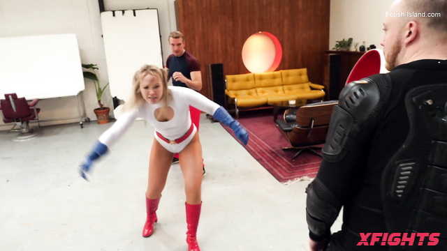 Action Cosplay - Power Woman