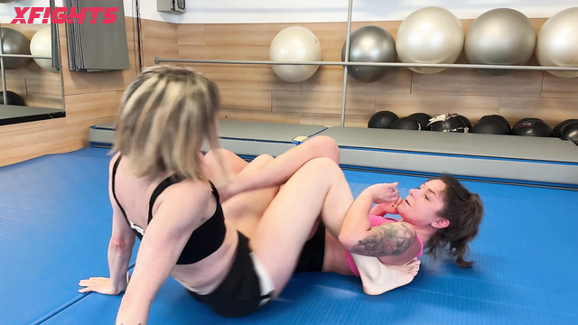 Female Wrestling Zone - Michela vs Samantha