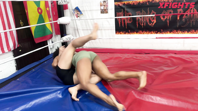 Female Wrestling Zone - Jaki vs Sativa