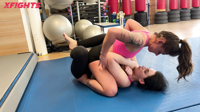 Female Wrestling Zone - Atra vs Michela