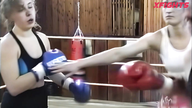 DWW EU-074-04 Kickboxing with TKO Viktoria B vs Olga K