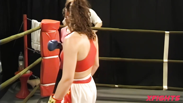 DWW EU-074-03 Women Pro Kickboxing Andrea Boxe vs Elena