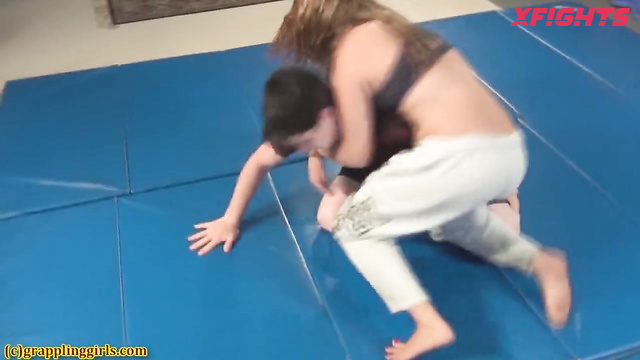 GrapplingGirls - GG 243 Part B Robin vs Kyle