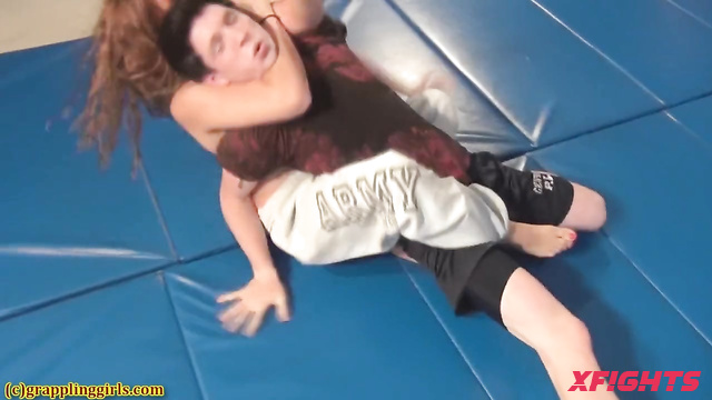 GrapplingGirls - GG 243 Part B Robin vs Kyle